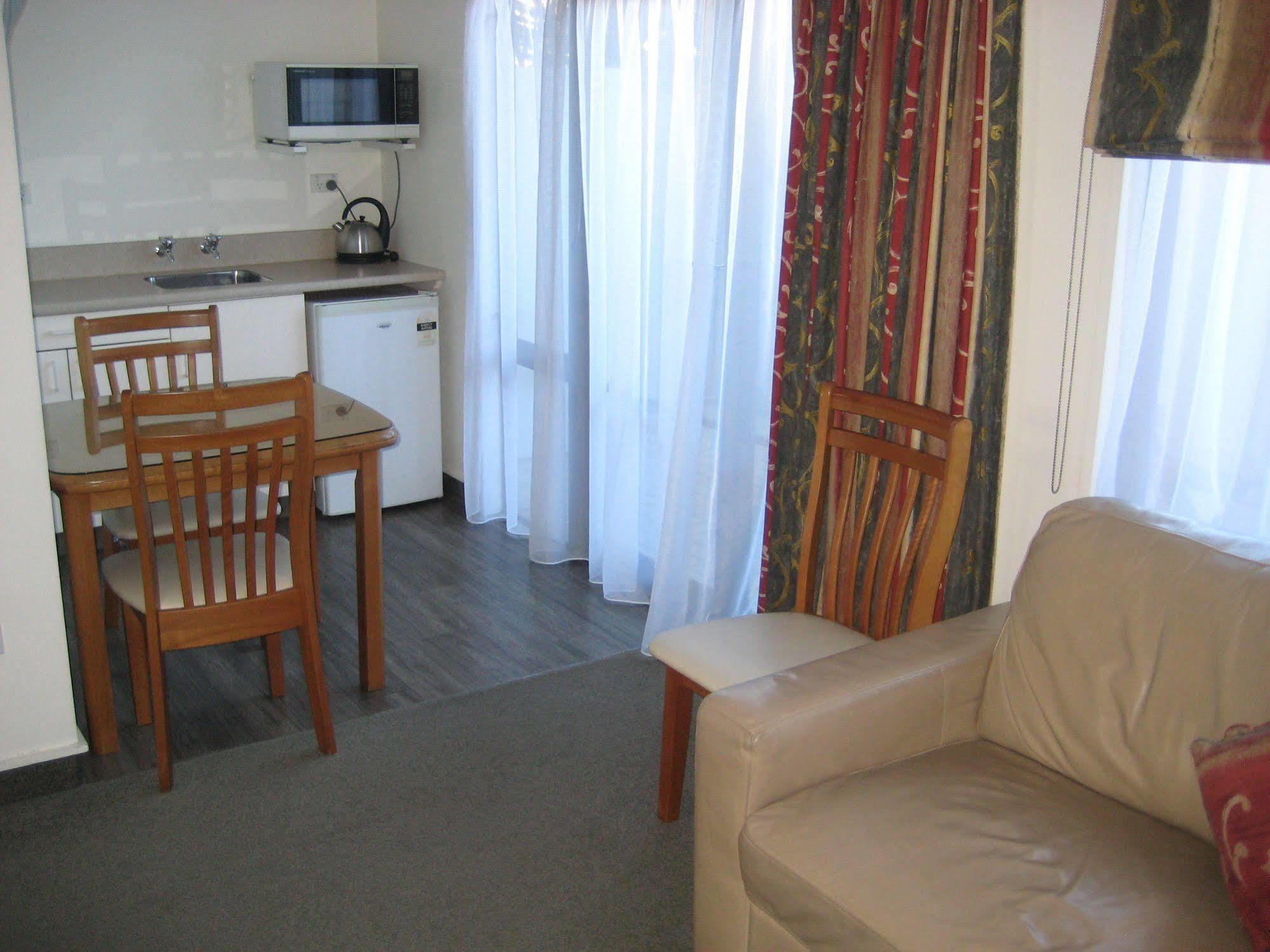 755 Regal Court Motel Dunedin Eksteriør billede